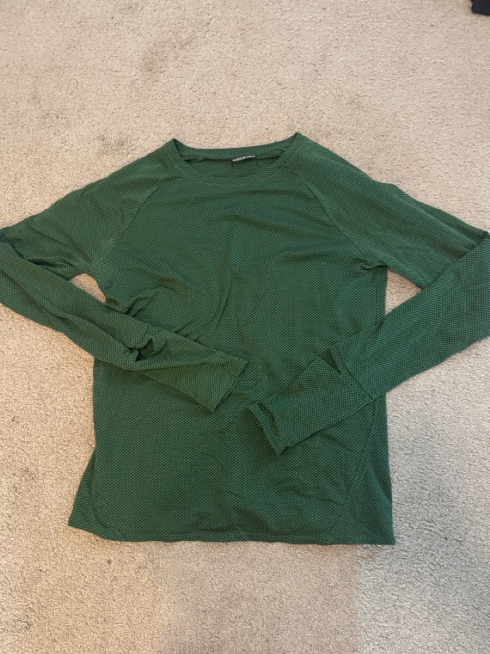 oiselle Green Long Sleeve Flyout